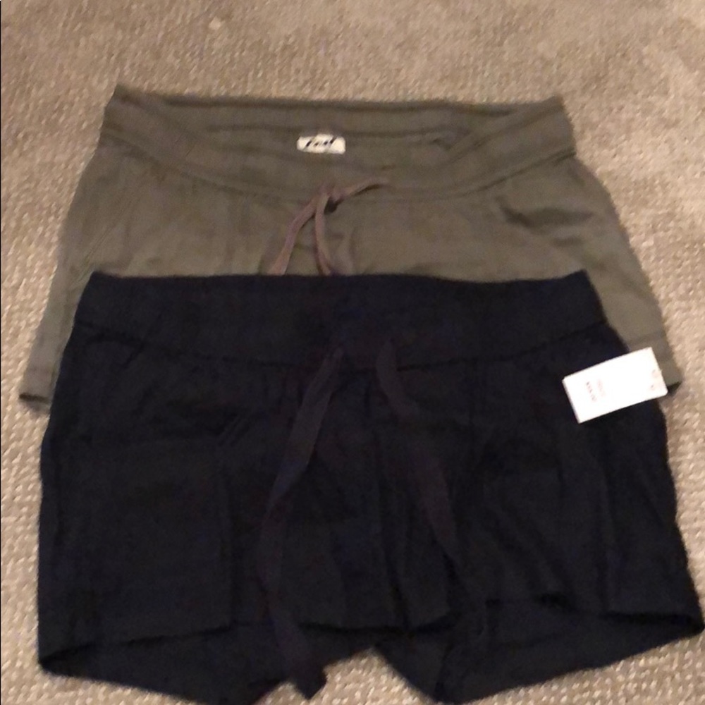 NWT LED Maternity Shorts from Pea in the Pod